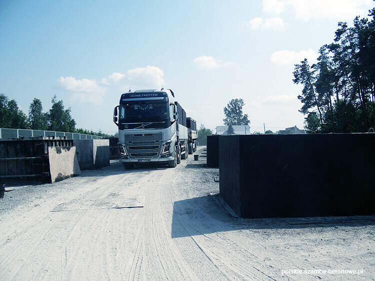Transport szamb betonowych  w Dąbiu